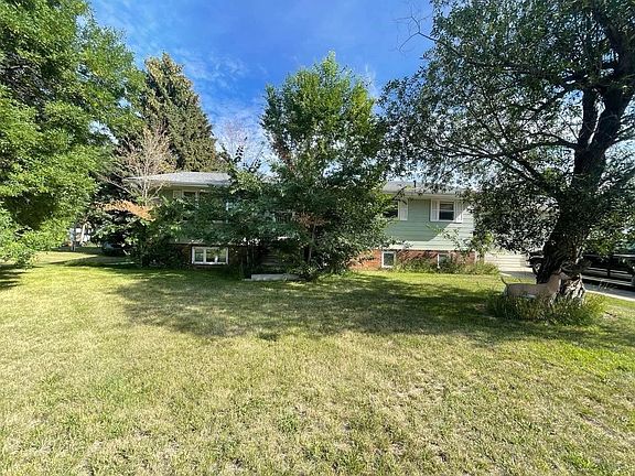 3rd image of 136 5th Ave E