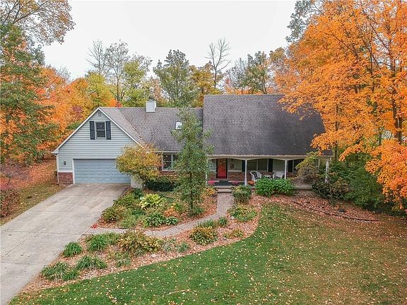 2nd image of 3559 Lakewood Dr