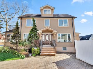 910 157th St, Whitestone, NY 11357