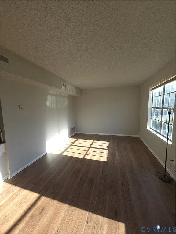 3 bed, 1.5 bath, 1032 sqft, $1,800 — Photo 2