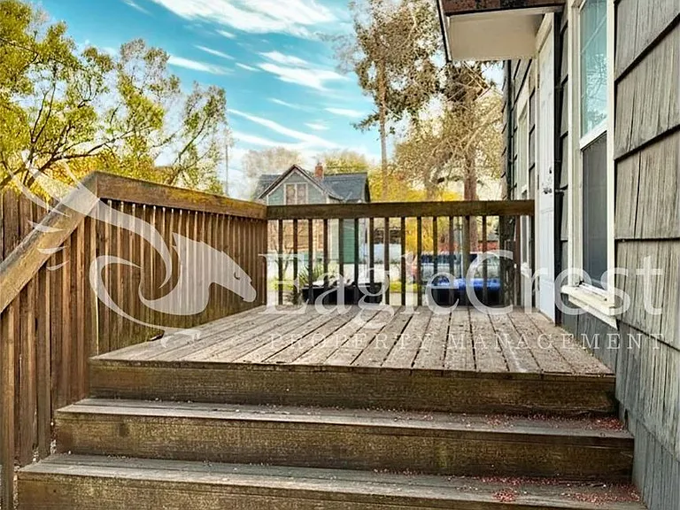 613 Locust St — Photo 2
