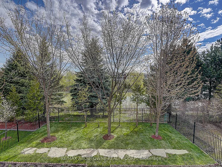 16 Gracedale Dr — Photo 2