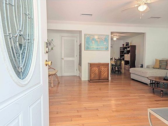4th image of 375 Seabreeze Ave