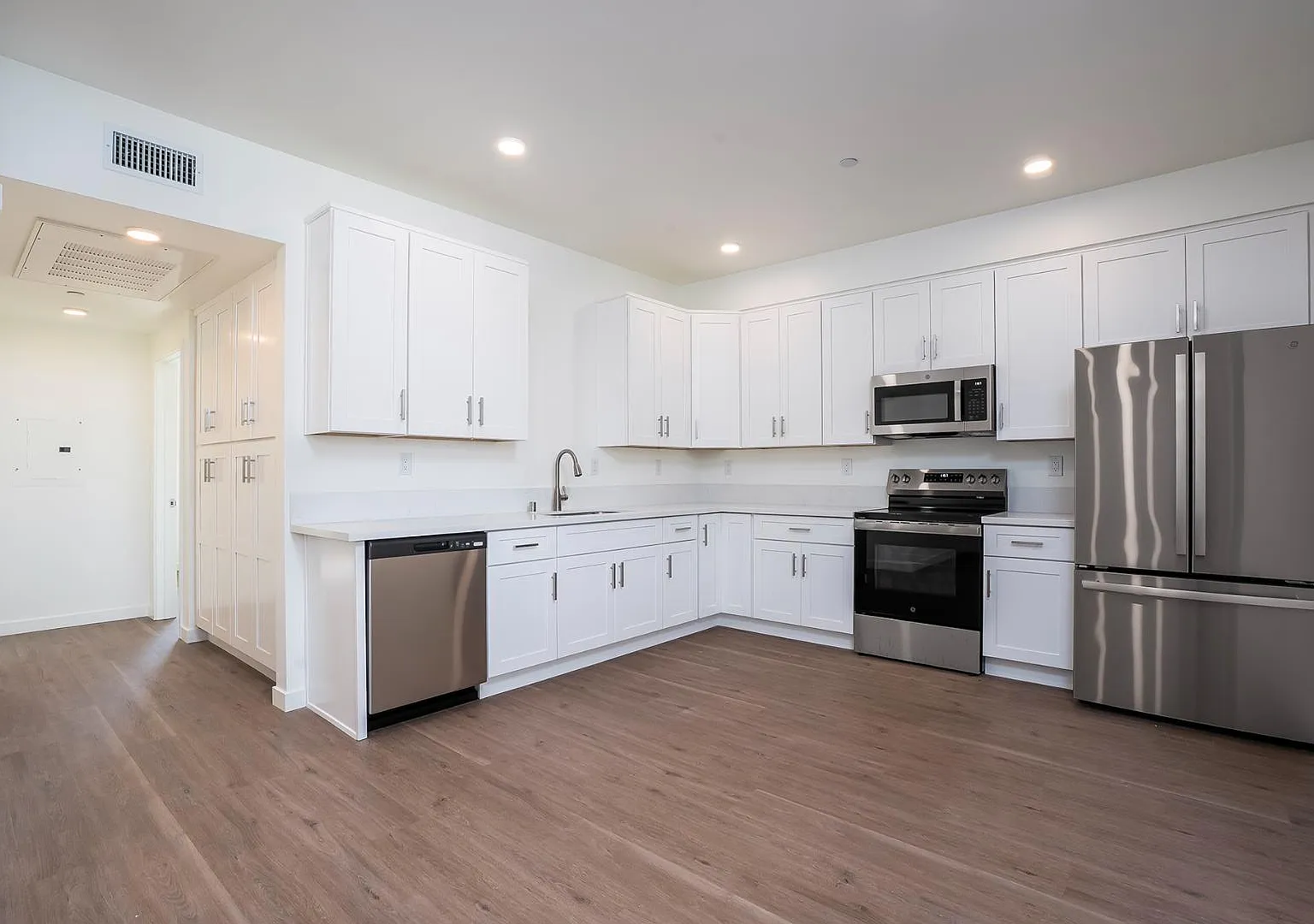 1815 La Siesta Way - 302 — Photo 4