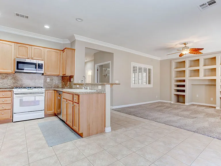 809 Royal Birch Ln — Photo 18