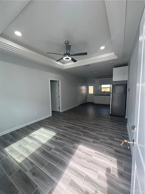 Building Photo - 1909 Elsham Ave #2