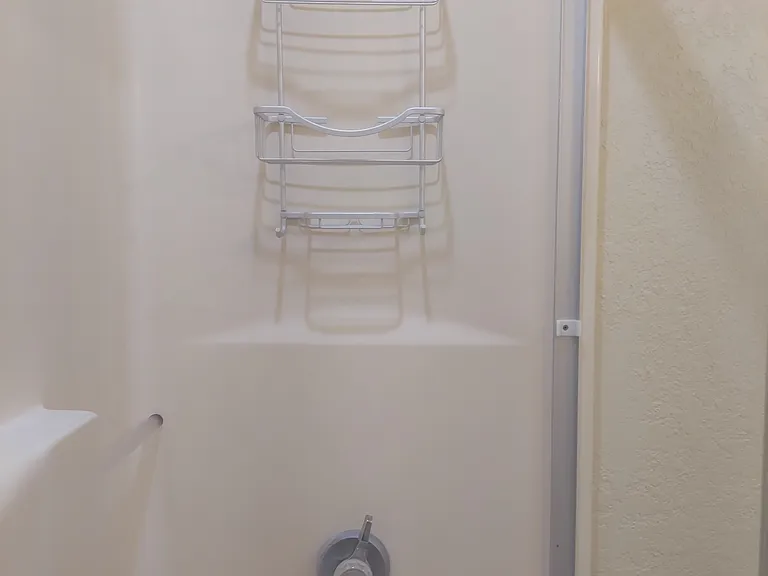 Bathroom tub