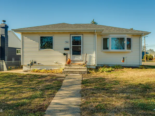 744 N 23rd St, Bismarck, ND 58501