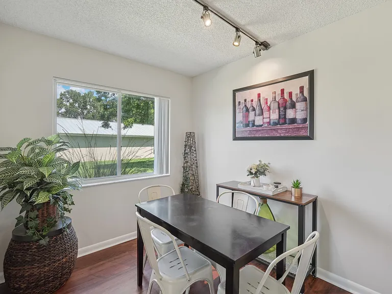 Coquina Cove Apartments — Photo 40