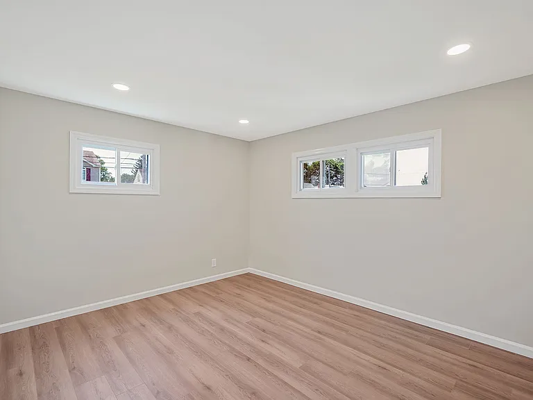 2 Spencer St — Photo 10