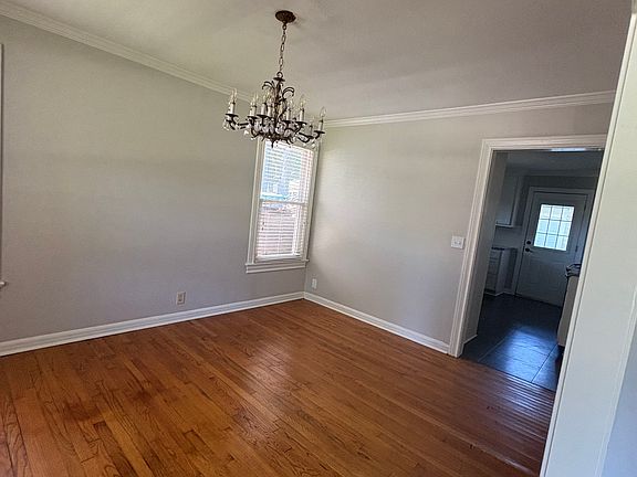4th image of 366 Gloria Ave