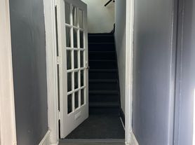 8 Olive St, East Orange, NJ