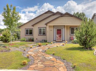 102 Marin Ct, Talent, OR 97540