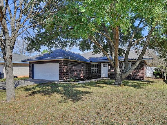 2nd image of 606 Bent Wood Dr