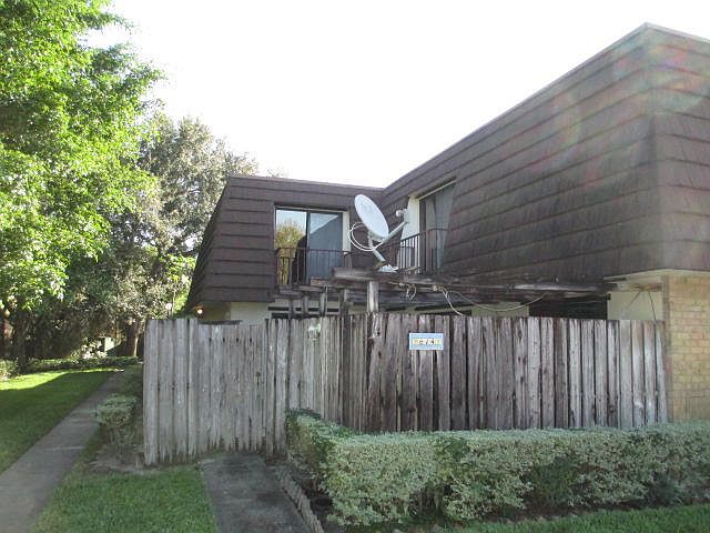 1st image of 614 6th Lane