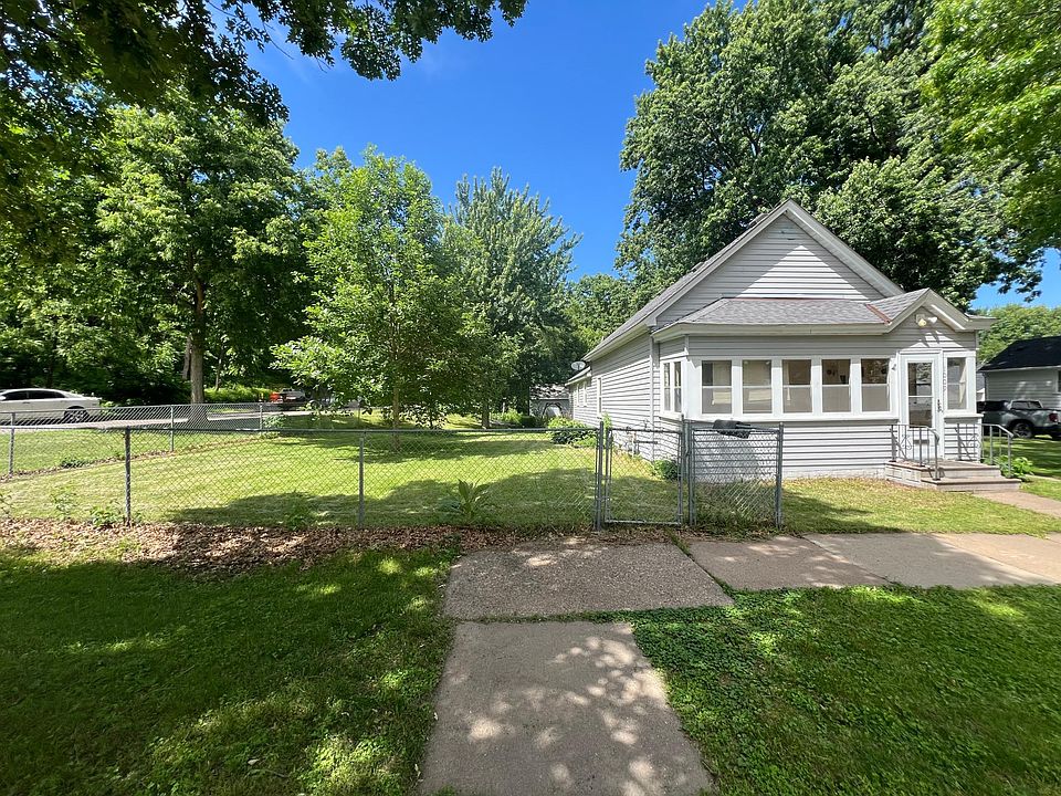 1st image of 1009 James Ave