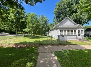 1009 James Ave, Saint Paul, MN 55102
