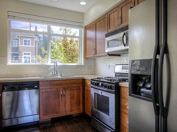 3rd image of 2328 NE Park Dr