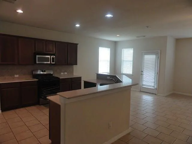 3102 Avory Ridge Ln — Photo 8