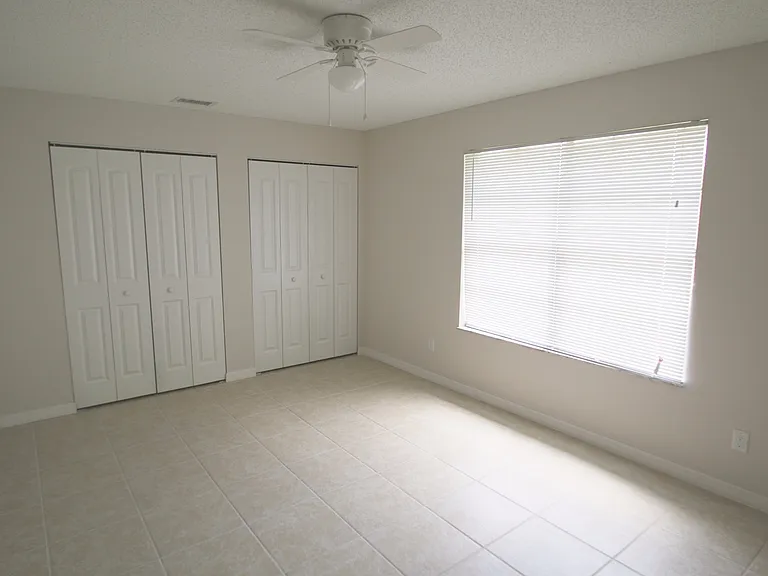 1137 SW Estaugh Ave — Photo 1
