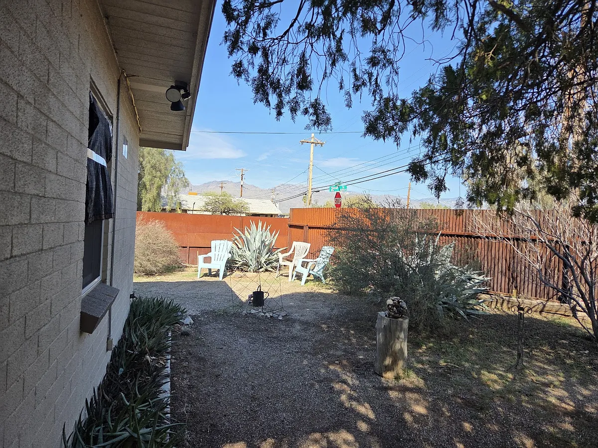large yard with mountain views and landscaping - 4250 E 2nd St #2