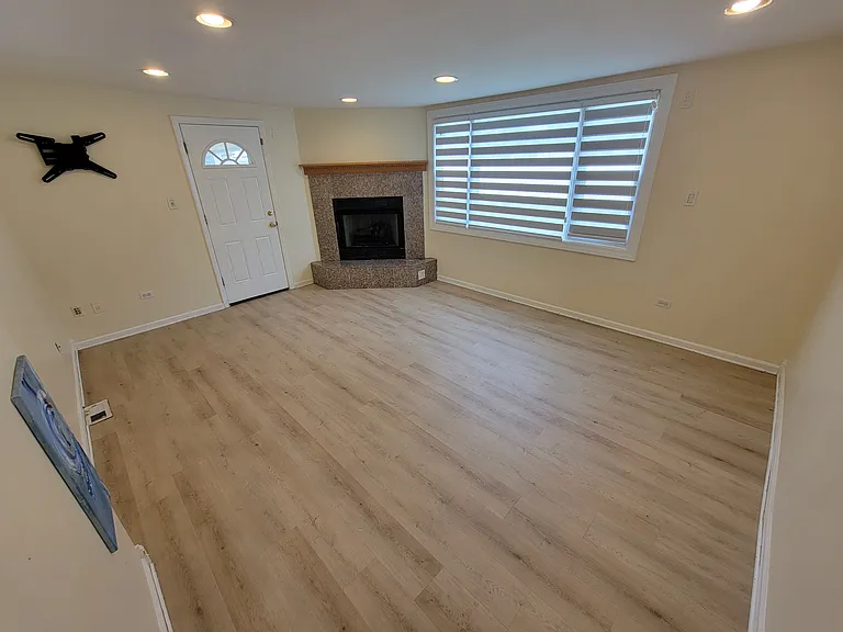 7822 W Carmen Ave — Photo 6