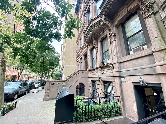 Rented by NY Living Solutions | media 31