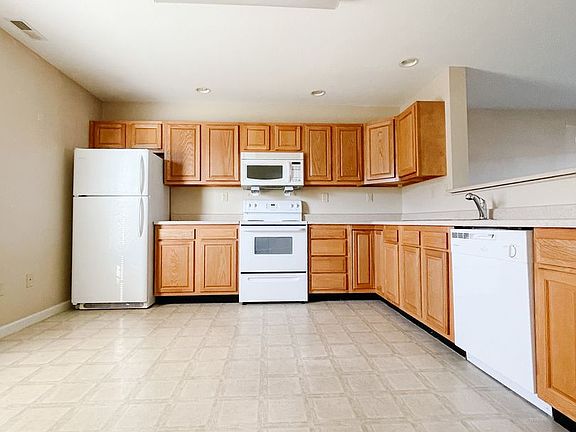 3rd image of 46 Danbury Ct #0e3b8a72c