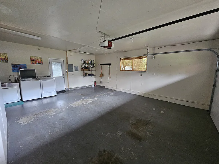 690 SW 130th Ave — Photo 31