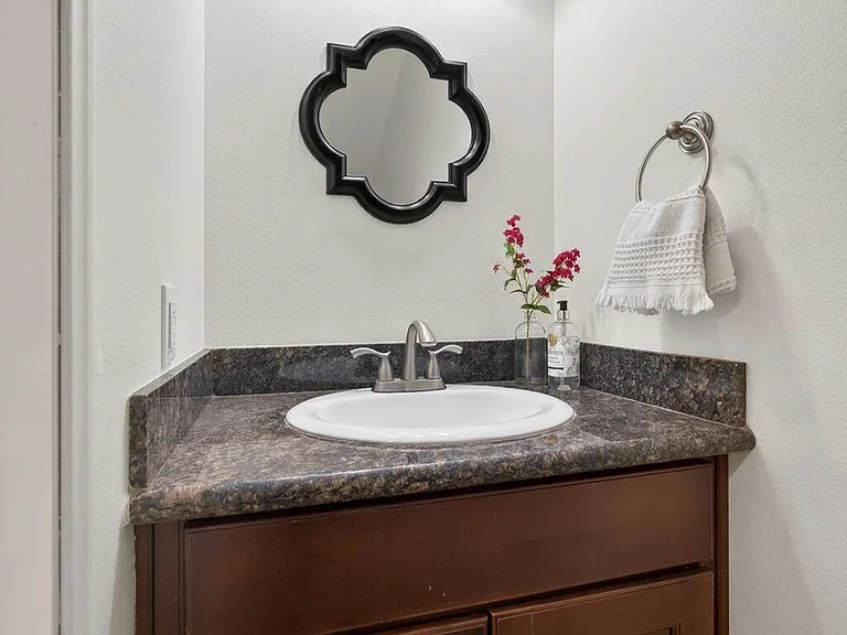225 S Ventura Rd #101 — Photo 11