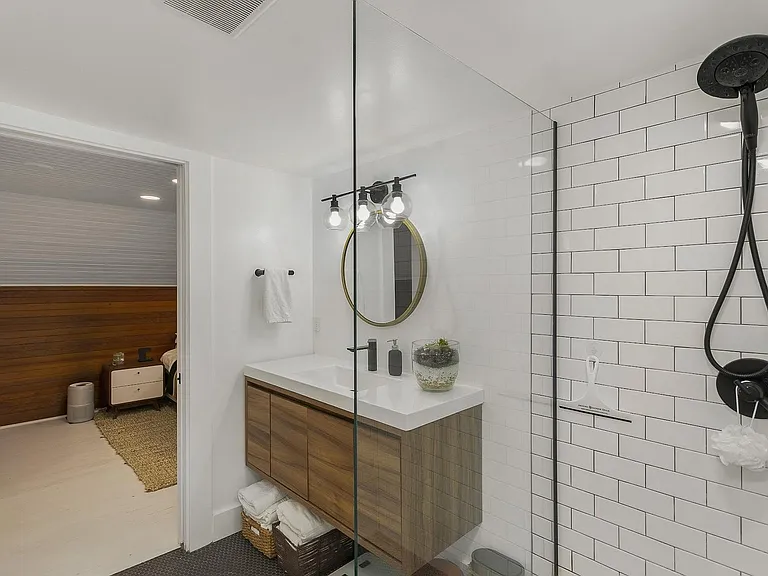 6162 E Burnside St — Photo 19