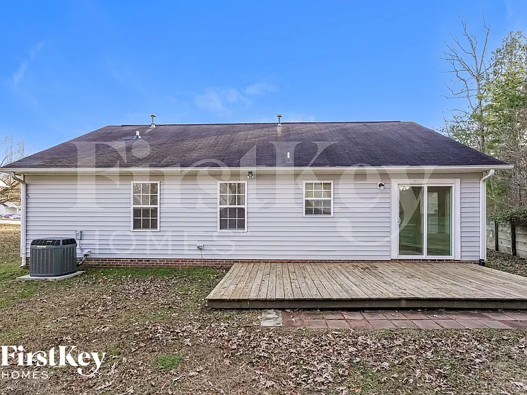 940 Londonderry Dr — Photo 15