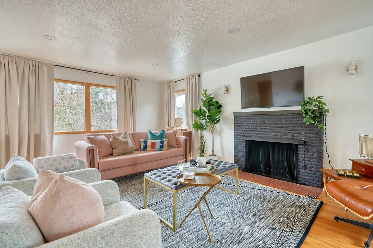 2 bed, 1.0 bath, $3,882 — Photo 3