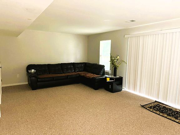 5th image of 406 Jacobsen Dr