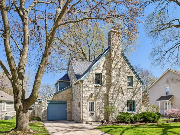 709 North Cumberland DRIVE, Waukesha, WI 53188