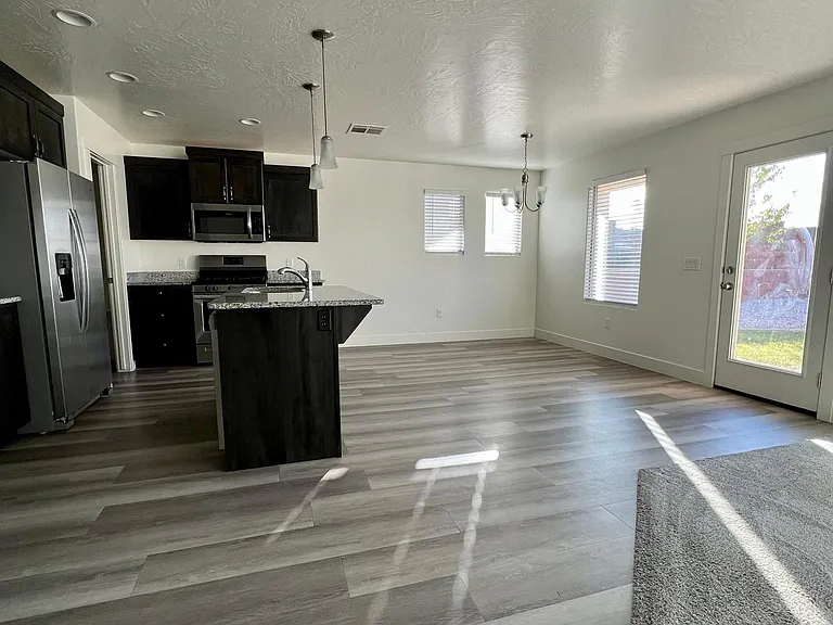 3128 E Halo Ln — Photo 4