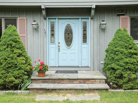 4th image of 18 Margarets Dr
