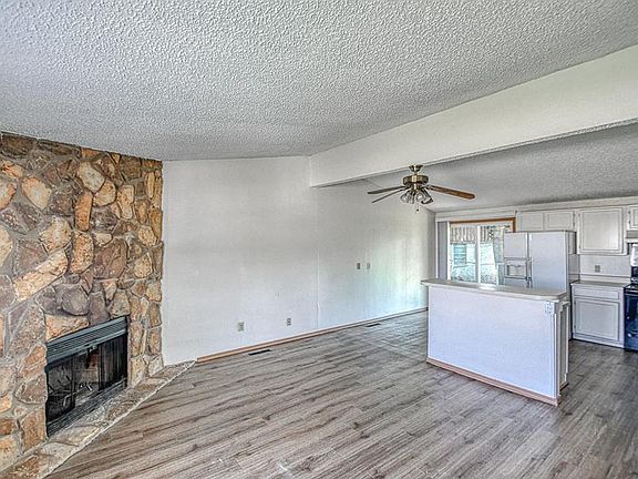 4th image of 2264 Donna Dr #1/2