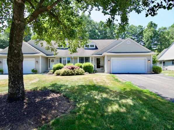 360 Pinehurst Dr, East Longmeadow, MA 01028