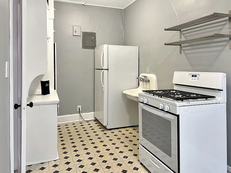 Oakview Apartments — Photo 13