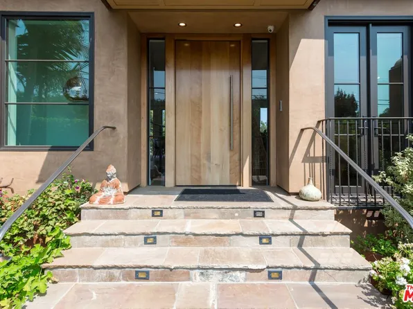 230 N Barrington Ave, Los Angeles, CA 90049