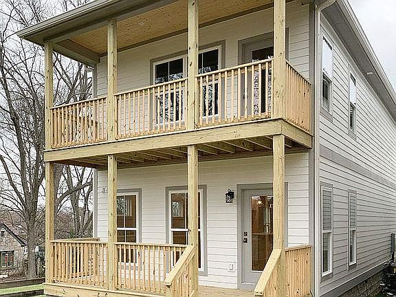 Deck of Living Room and Master Bedroom