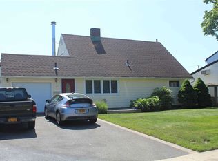 87 Albatross Rd, Levittown, NY 11756