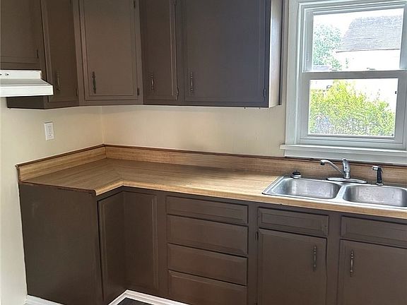 4th image of 645 Alder St