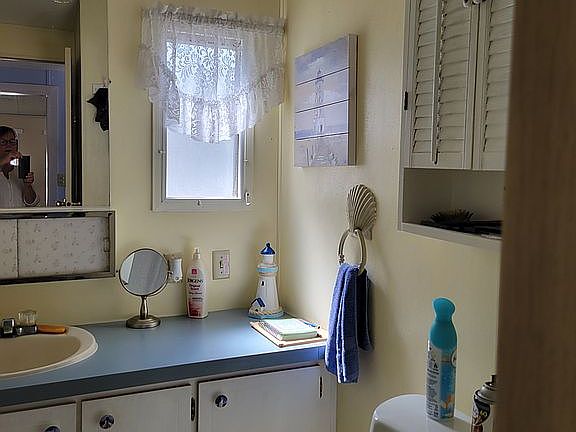 nice size bathroom