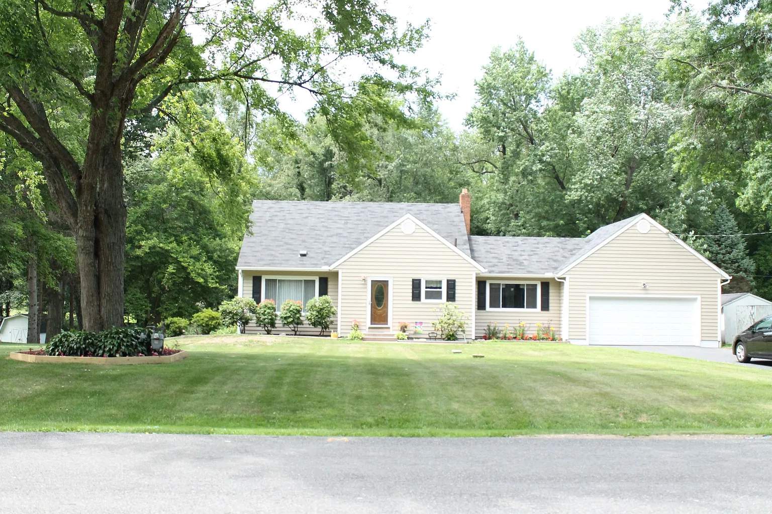 1052 Oak Tree Rd photo 1