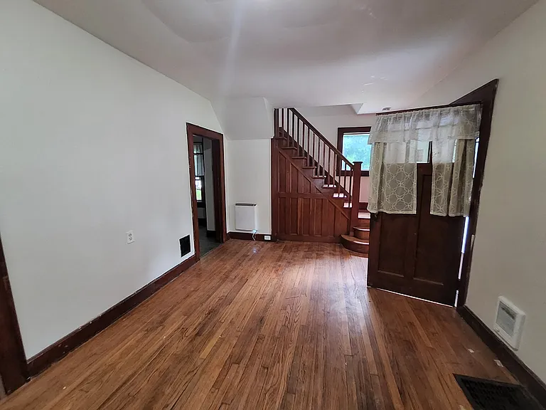 154 Orange Ave — Photo 3