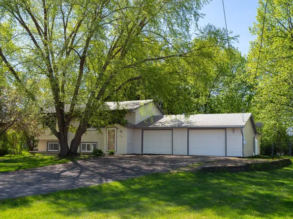 906 5th Ave NE, Little Falls, MN 56345