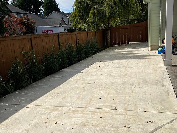 4th image of 2001 NE 184th Ave