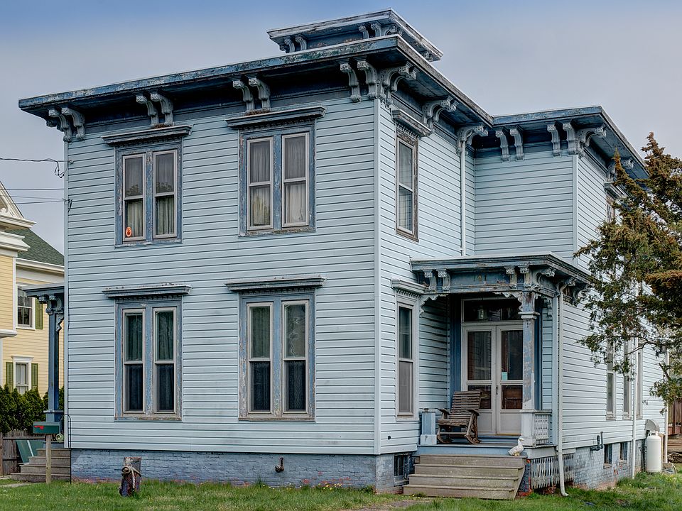 1st image of 141 Bay Ave